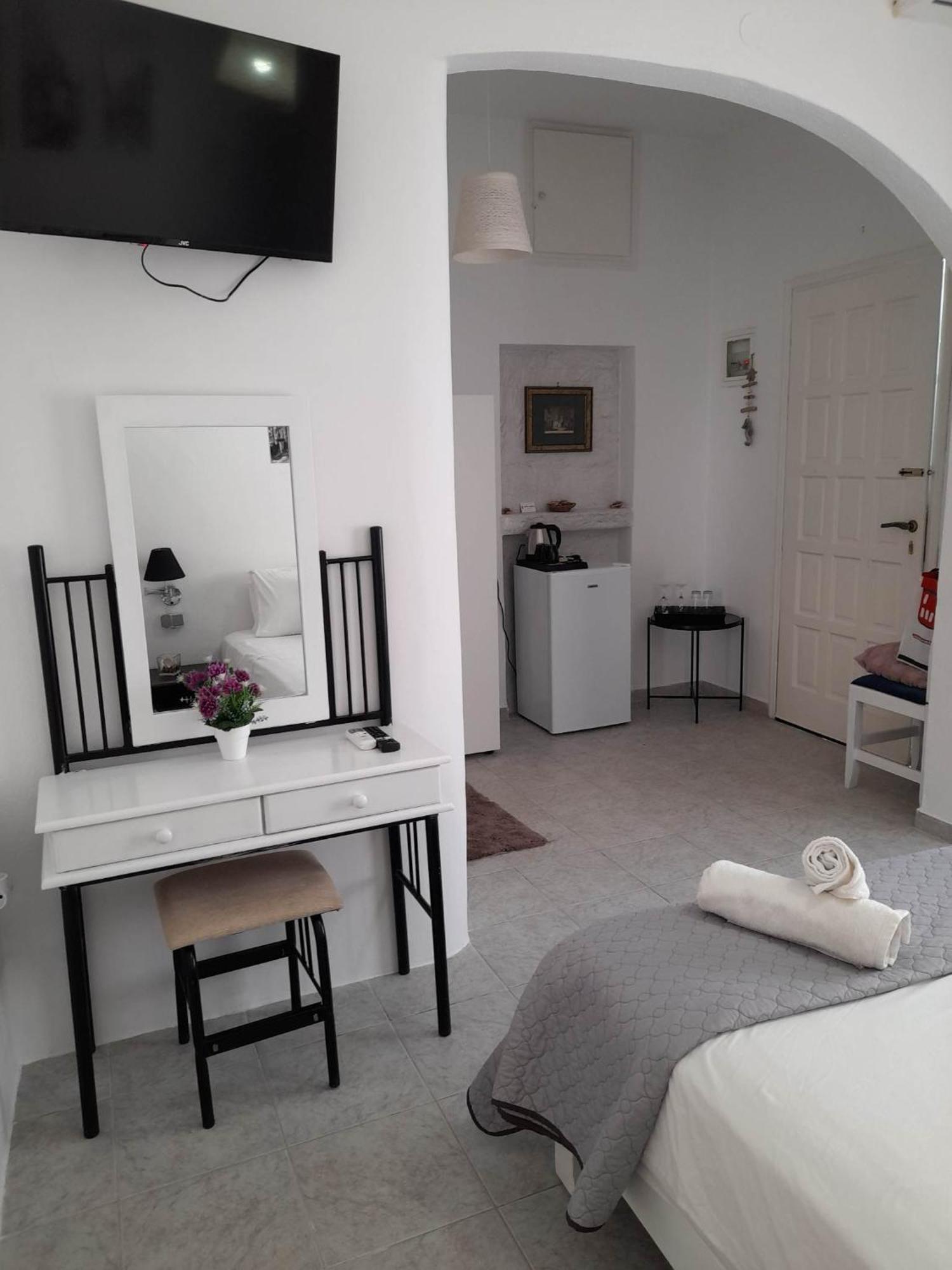 Zolfo Antico Beach Apartment Perissa Exterior photo